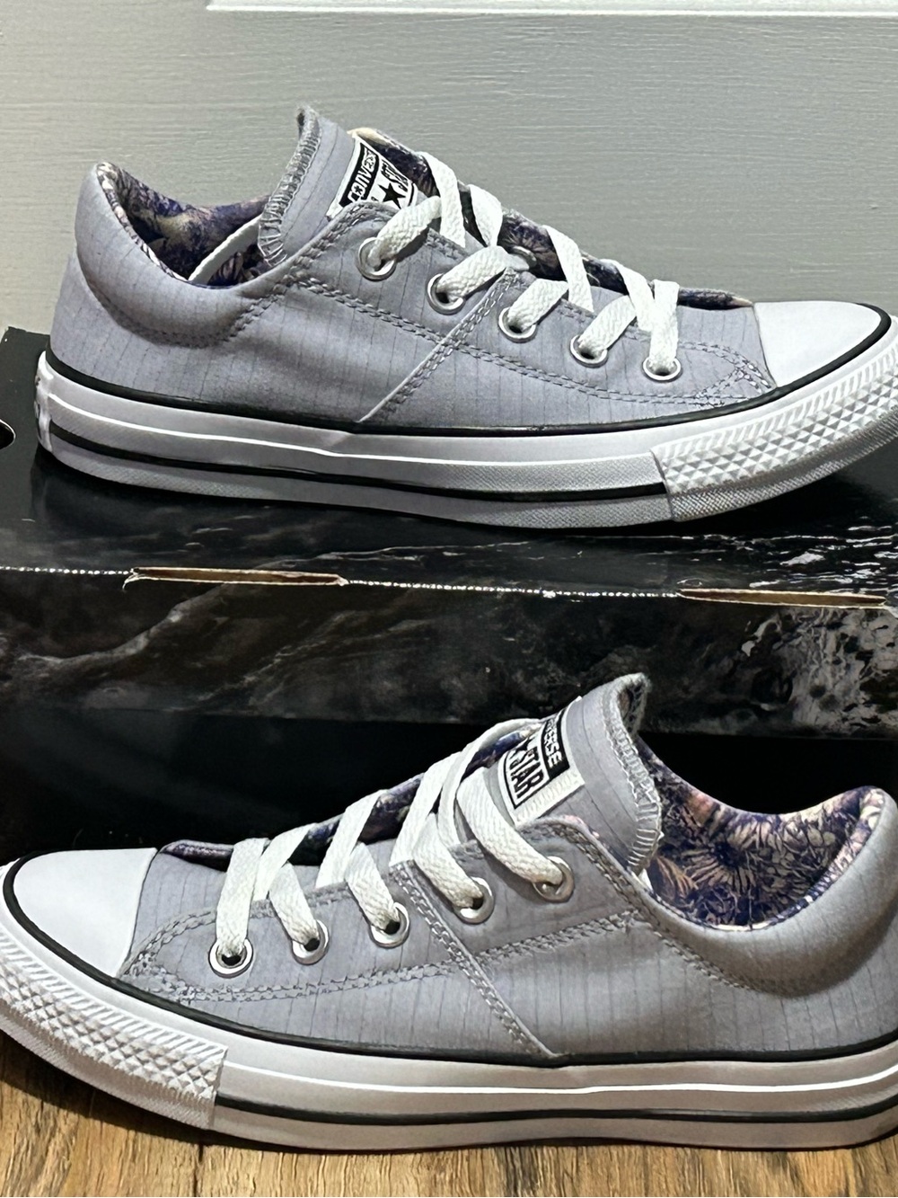 Women’s Converse Low Top Sneakers in Light Gray with Floral Liner
